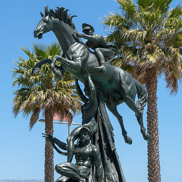 Valparaíso Región Accesible, Monumento Capitán Alberto Larraguibel